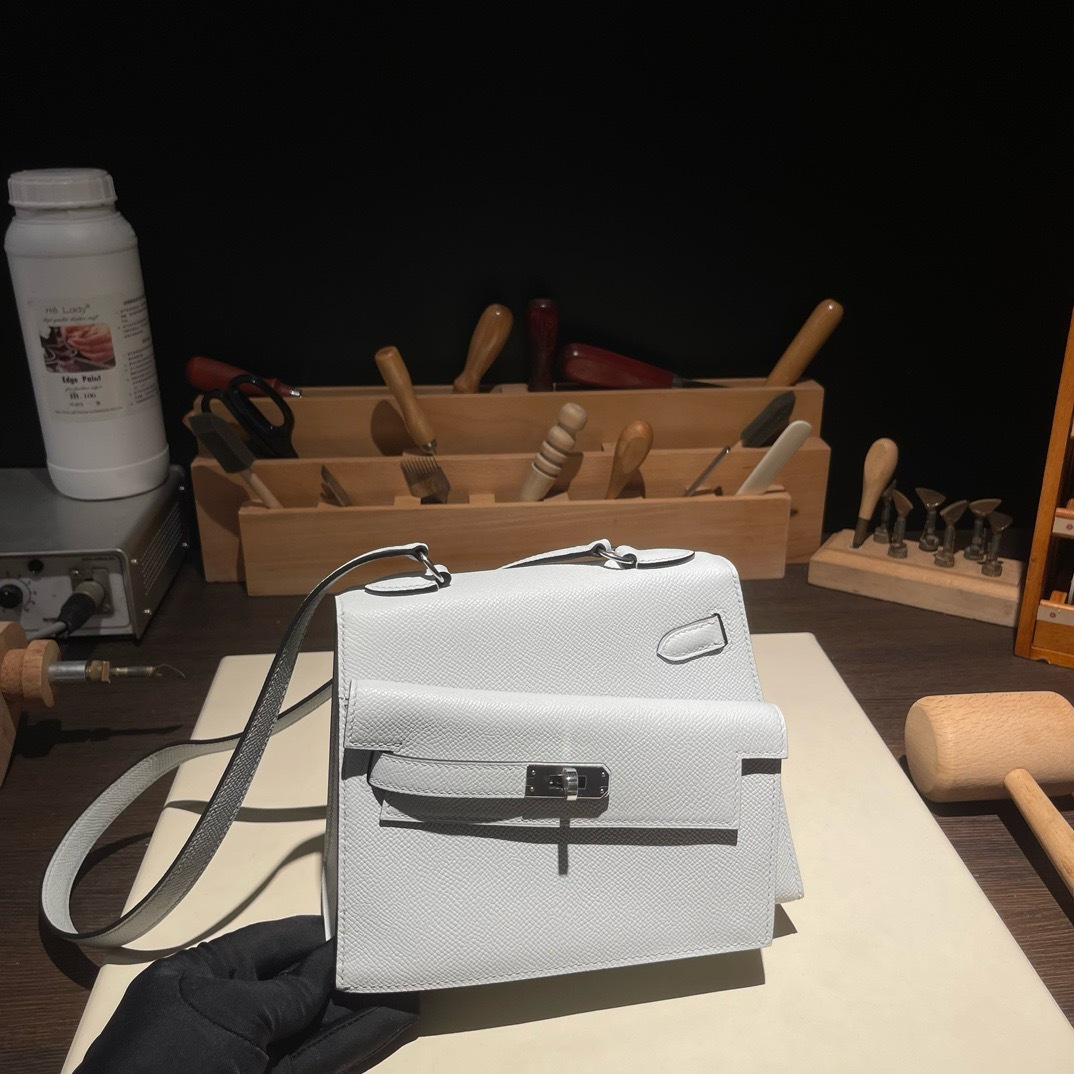 Sculpted Leather Commuter Bag - Image 4