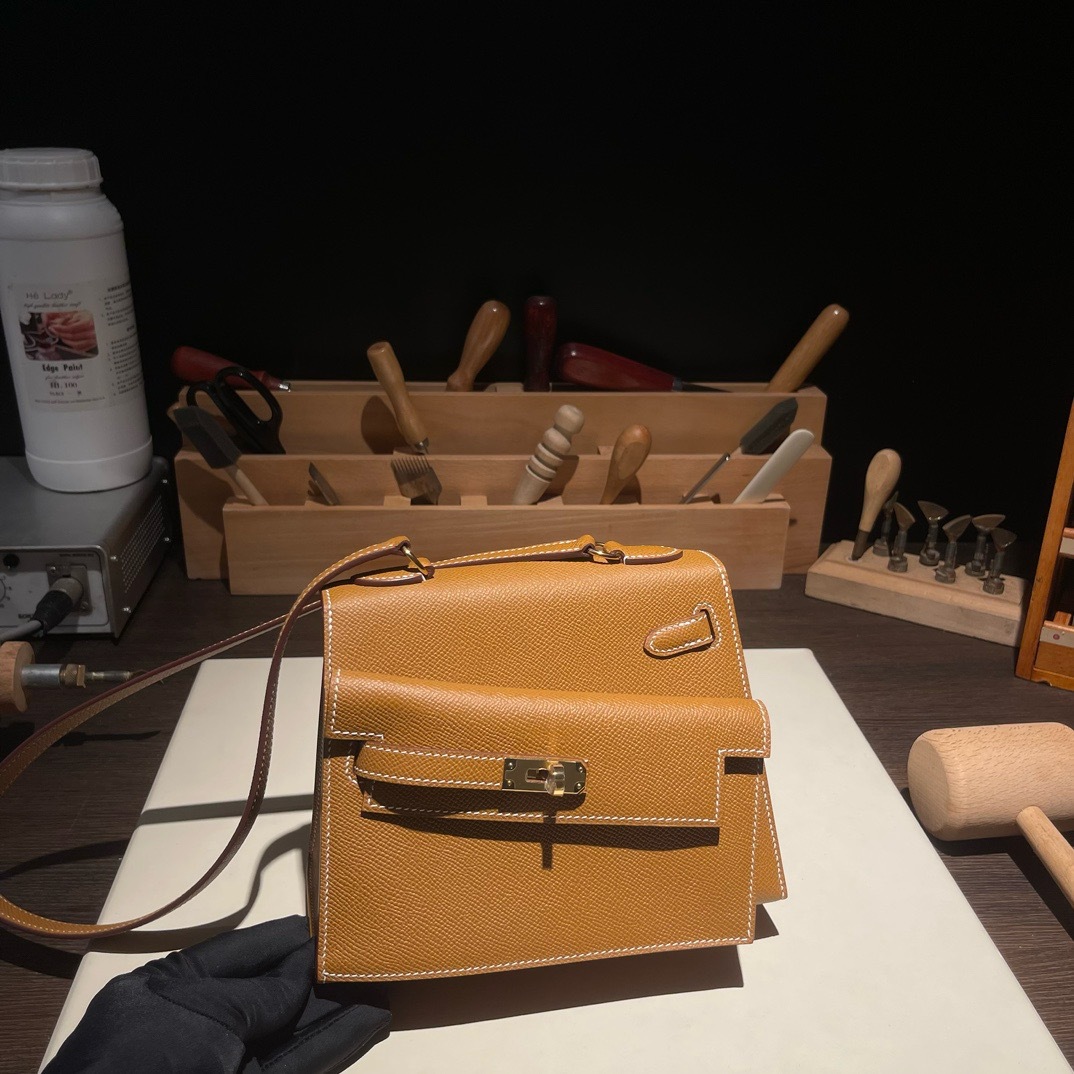 Sculpted Leather Commuter Bag - Image 6